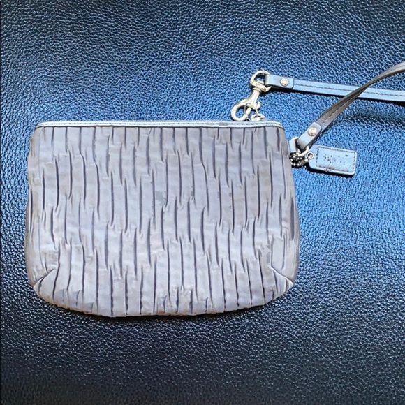 Coach wristlet - Picture 2 of 7